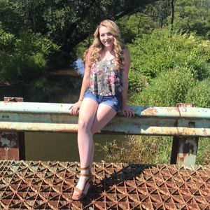 Meet your Posher, Caitlyn